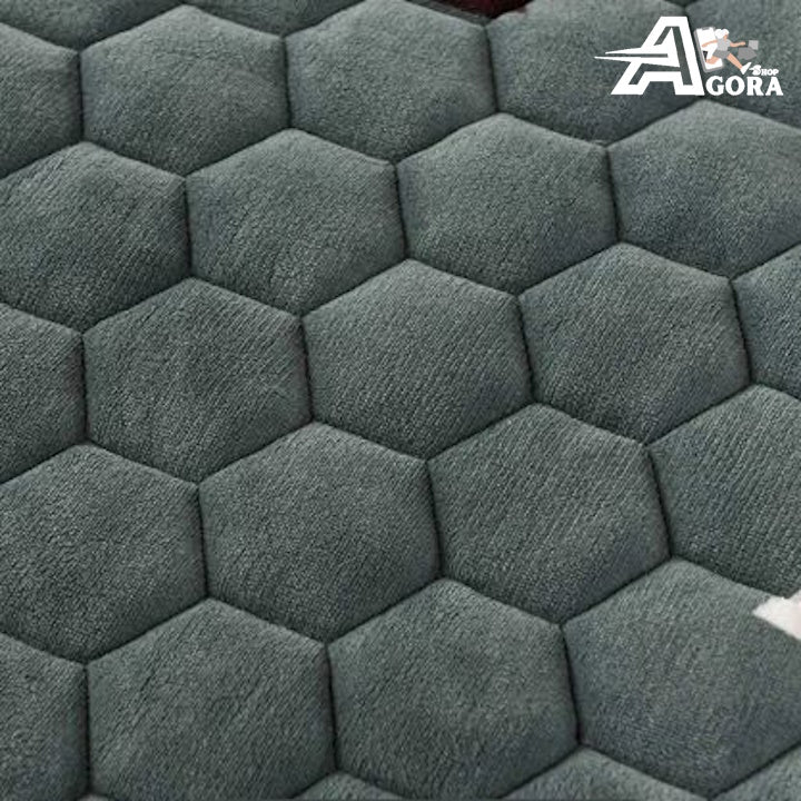 Elegantna navlaka za krevet sa jastučnicama