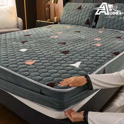 Elegantna navlaka za krevet sa jastučnicama