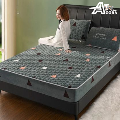 Elegantna navlaka za krevet sa jastučnicama